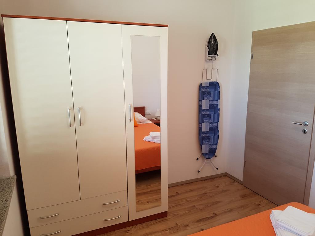Apartment Labin Bagian luar foto